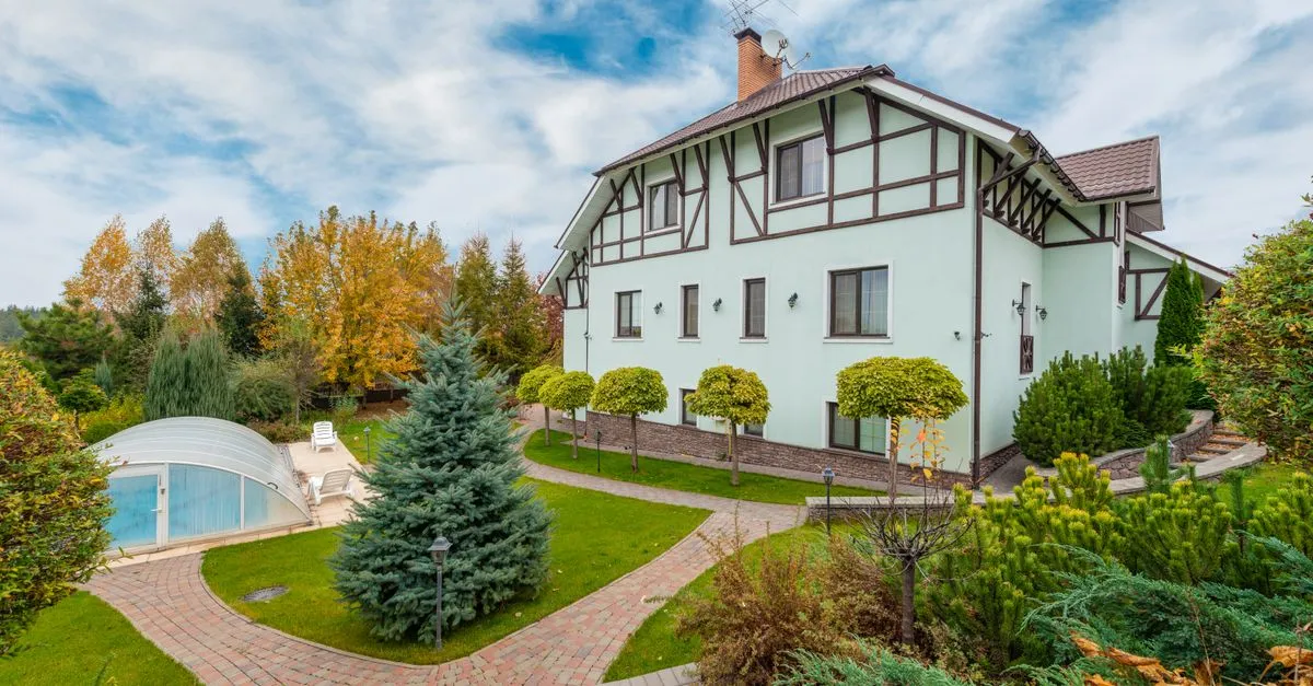 Modernisiertes Wohnhaus in Norddeutschland, Heizungstausch und Sanierung werden von KfW und BAFA gefördert