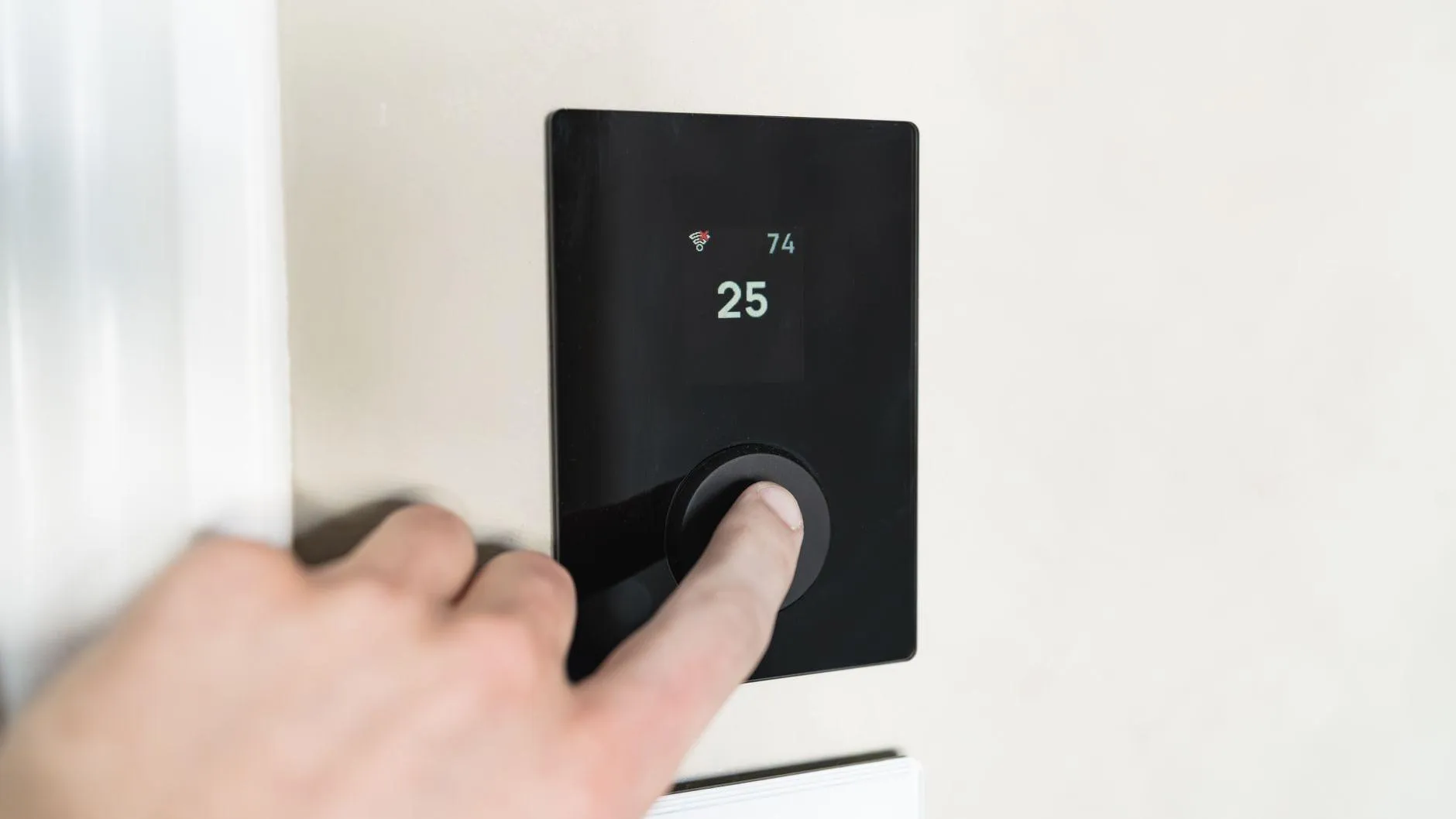Moderne Heizungssteuerung mit digitalem Thermostat – die richtige Auslegung beginnt mit der Heizlastberechnung